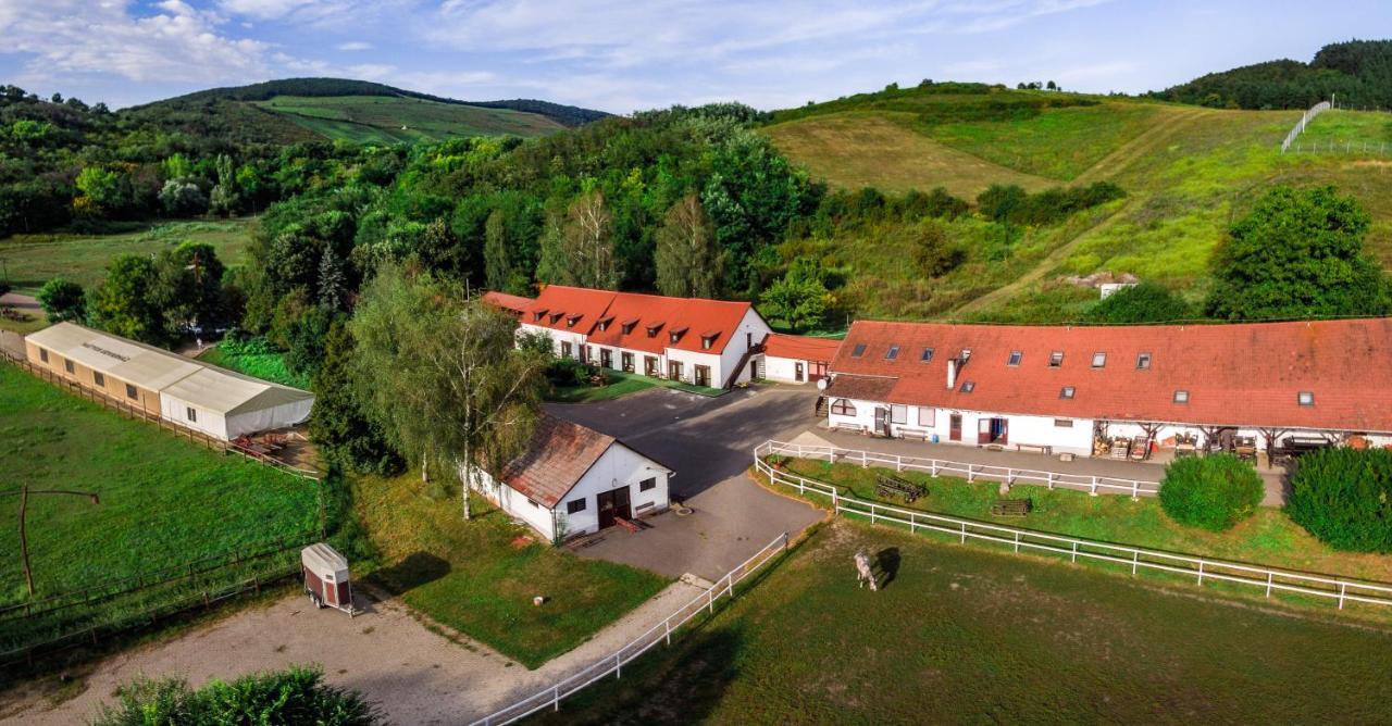 Mátyus Udvarház Eger Exterior foto