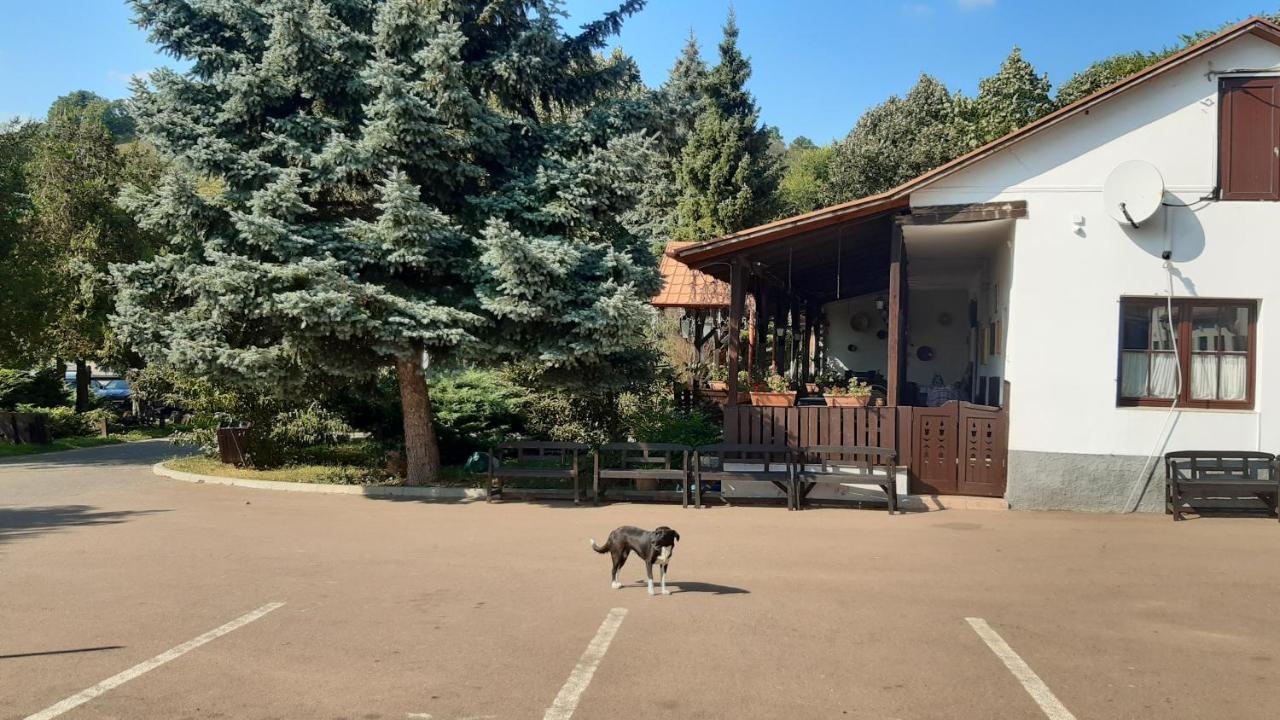 Mátyus Udvarház Eger Exterior foto
